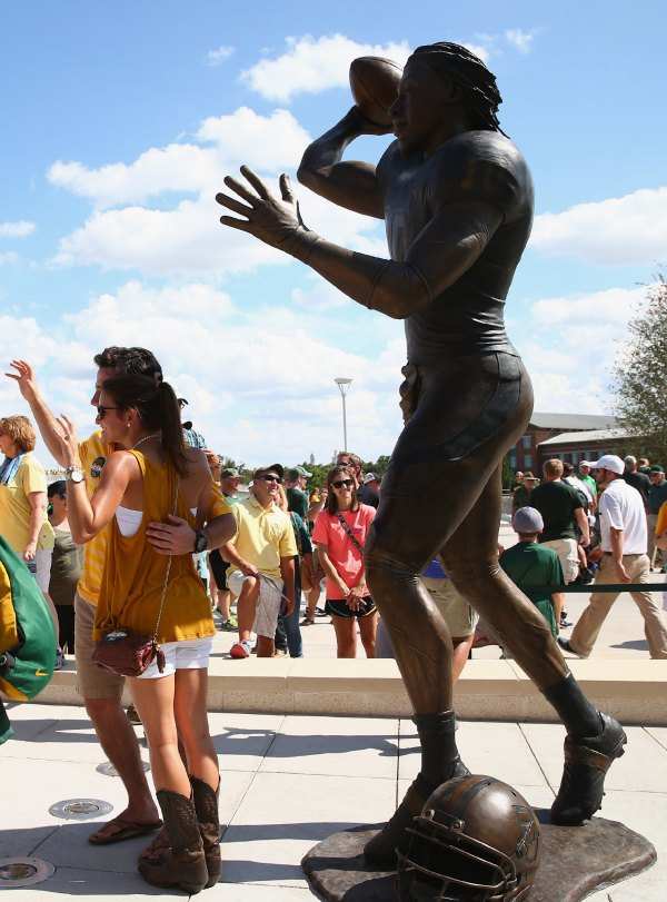 Baylor-bears-robert-griffin-iii-statue-image.jpg